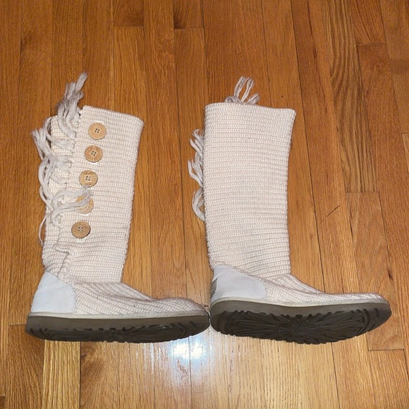 RARE Vintage UGG Cardy Fringe Cream Boots with Buttons - Picture 3 of 8